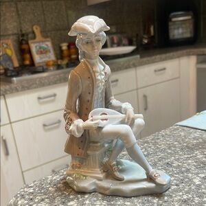 Elegant Casades Porcelain Figurine, young man w/mandolin, preown- excellent cond